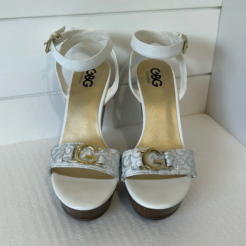 GBG Los Angeles Selah White Logo Platform Block Heel Sandals Size 9 NWOT